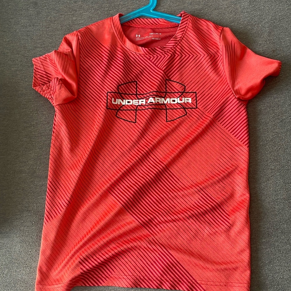 Red heat gear under armour kids t shirt